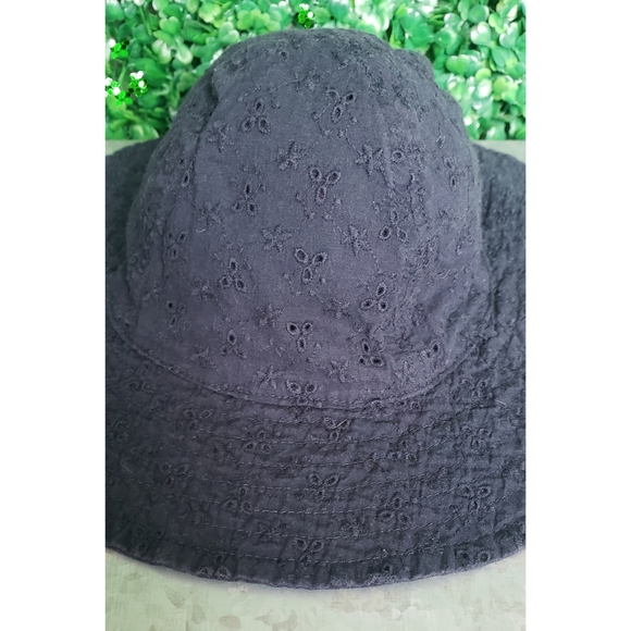81. 2/$10 Gap Baby Girls eyelet hat - Picture 2 of 4